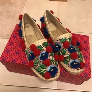 TB flat shoes